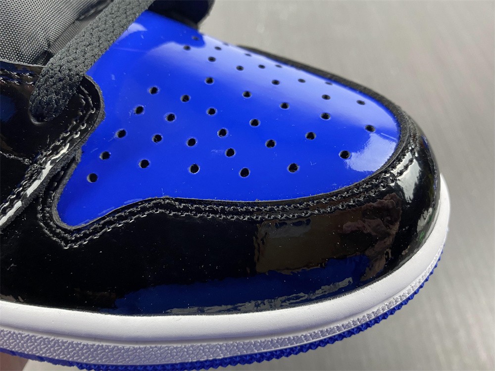 Air Jordan 1 Dark Marina Blue 555088-404