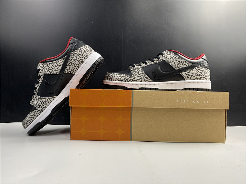 Supre* x Nike SB Dunk Low Pro 