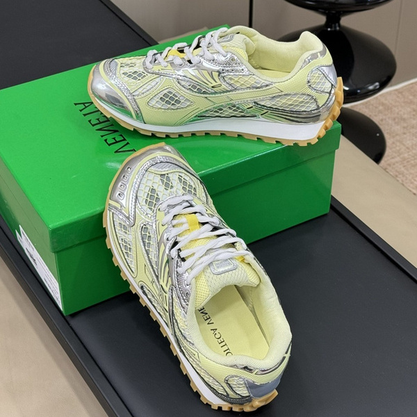 b0tte*a Ven*ta sneaker
