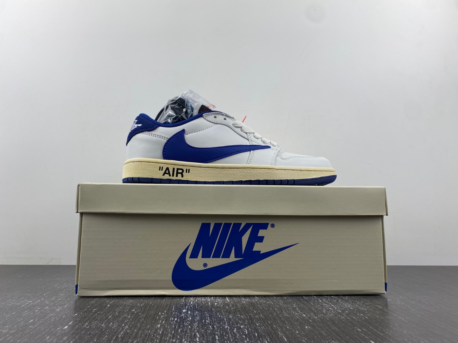 OFF-WHITE x Travis Scott x Air Jordan 1 custom