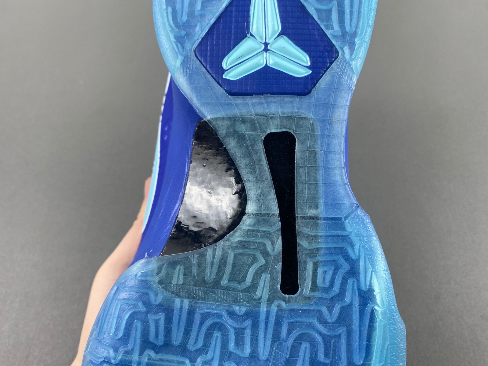 Nike Kobe 5 Protro “X-Ray”  HJ4303-400