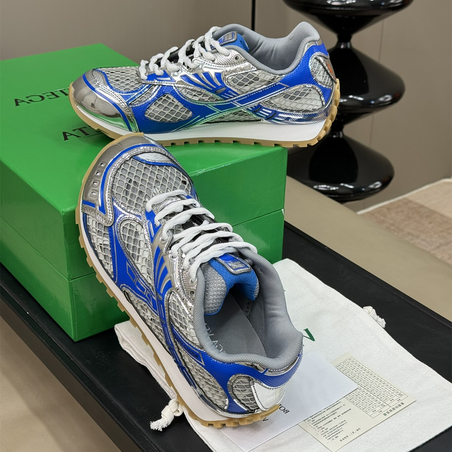 b0tte*a Ven*ta sneaker