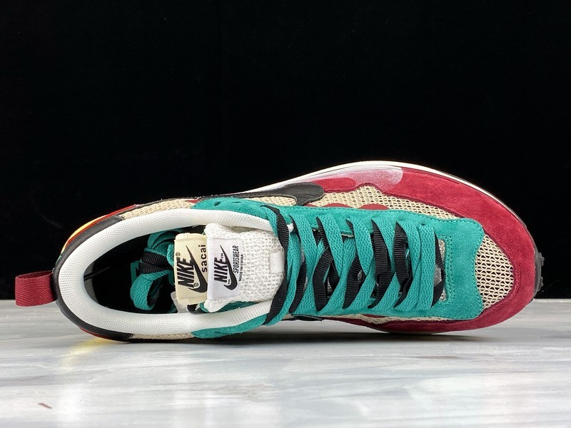 Sacai x Nike Regasus Vaporrly SP Beige/Purplish Red-Grass Green BV0073-102