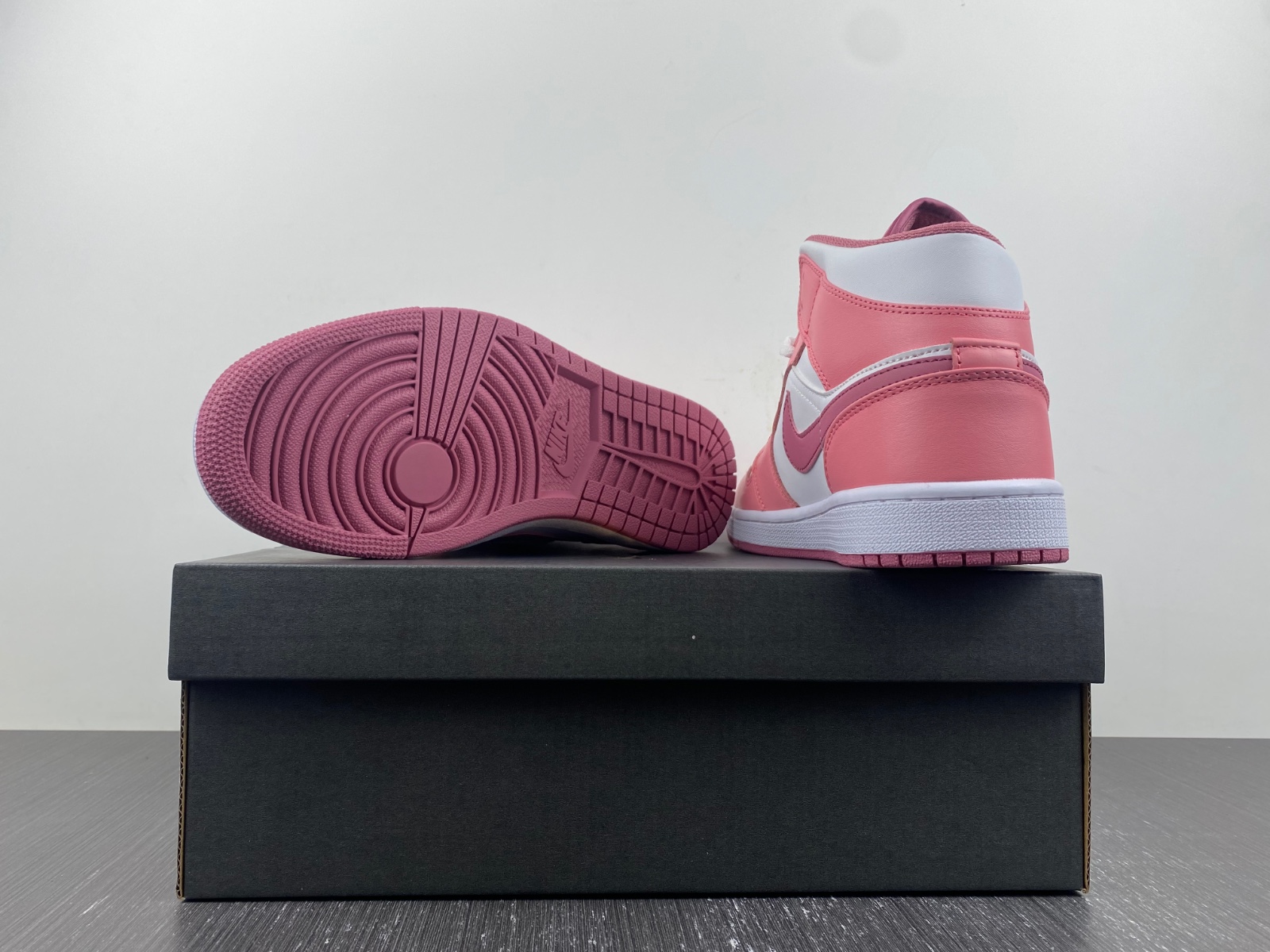 Air Jordan 1 Mid GS 