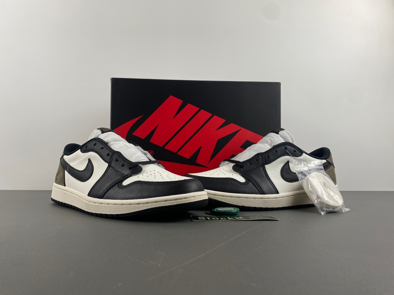 Air Jordan 1 Low OG “Mocha”    CZ0790-102