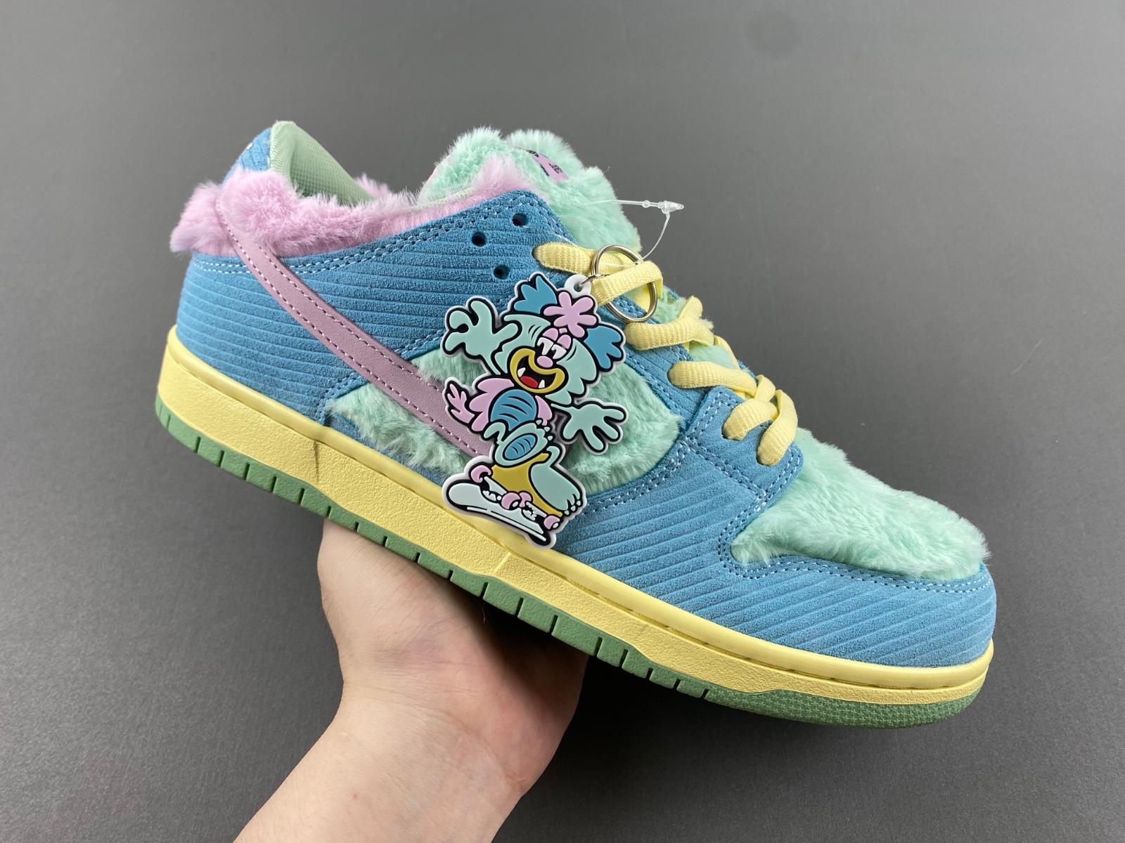 Verdy x Nike SB Dunk Low “Visty”  FN6040-400