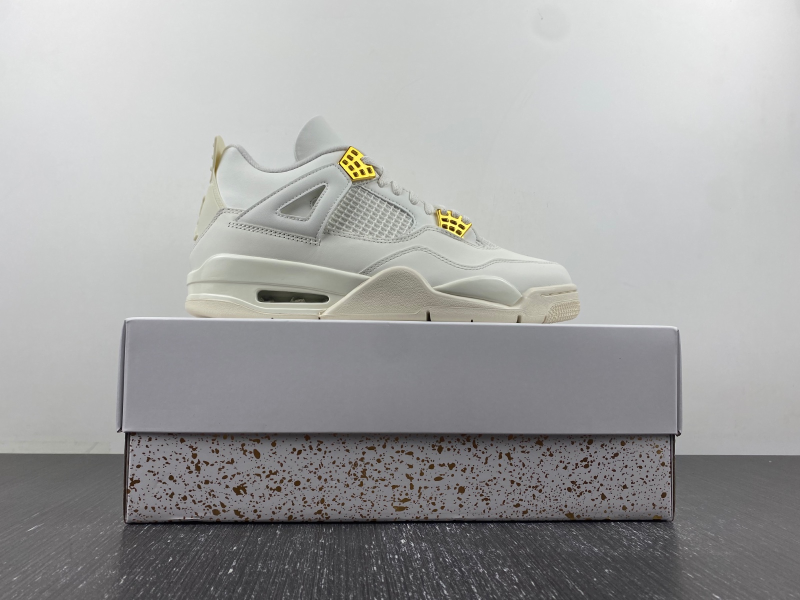 Air Jordan 4 Retro 