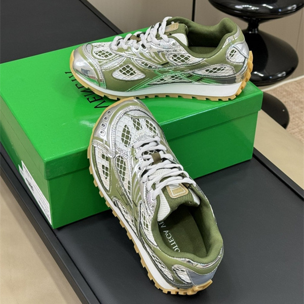 b0tte*a Ven*ta sneaker