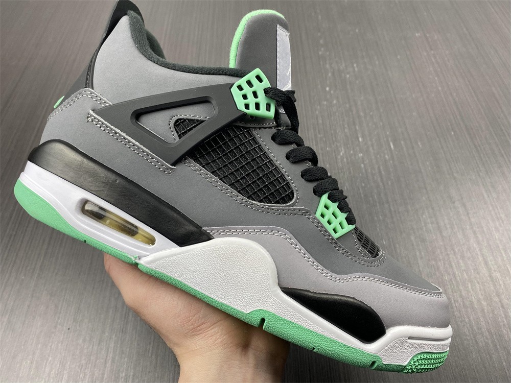 Air Jordan 4 Retro