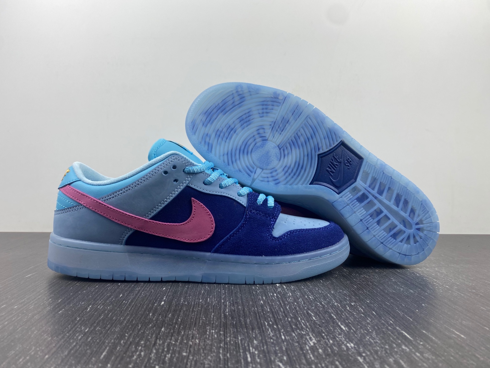 Run The Jewels x Nike SB Dunk Low DO9404-400