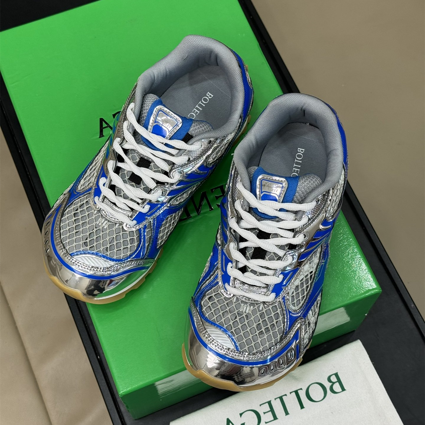 b0tte*a Ven*ta sneaker