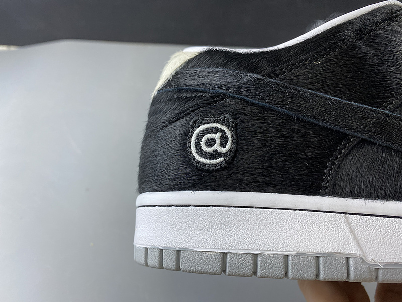 Medicom Toy Nike SB Dunk Low BE@RBRICK CZ5127-001