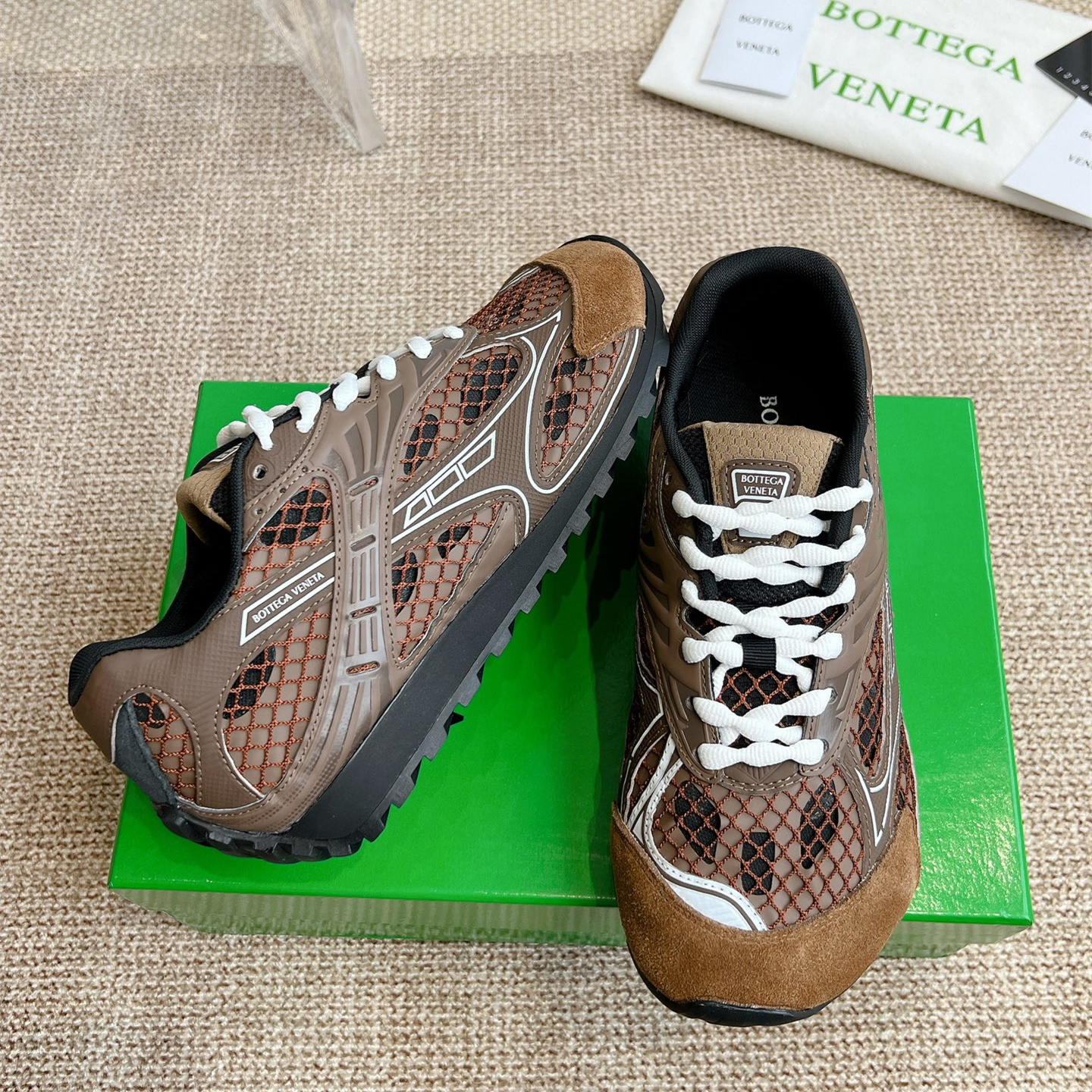 b0tte*a Ven*ta sneaker
