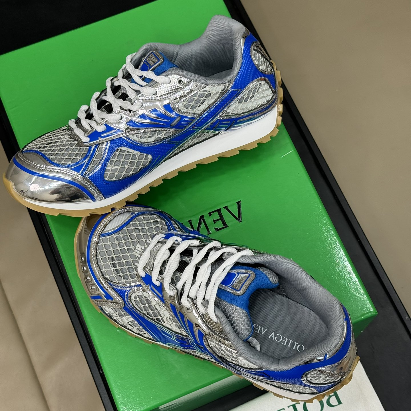 b0tte*a Ven*ta sneaker