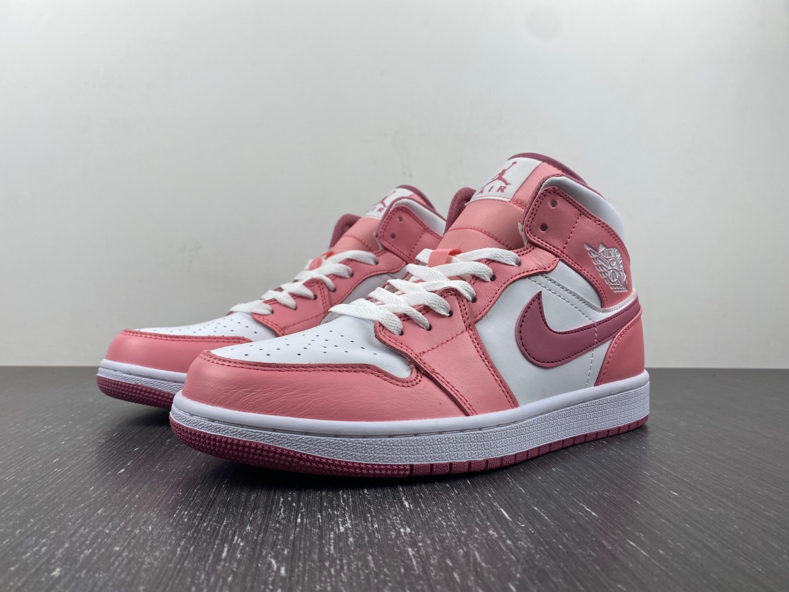 Air Jordan 1 Mid GS 