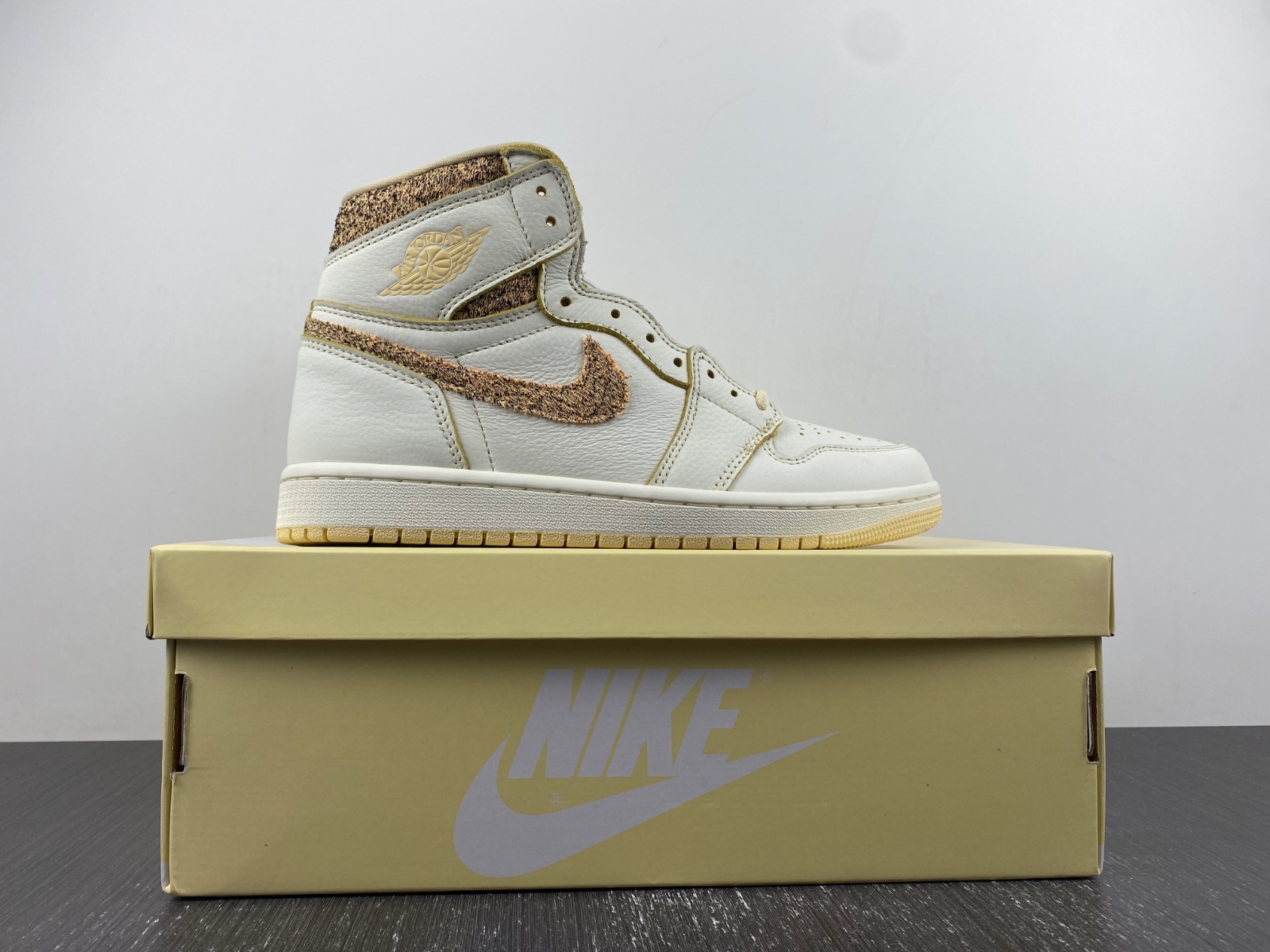Air Jordan 1 Vibrations of Naija FD8631-100