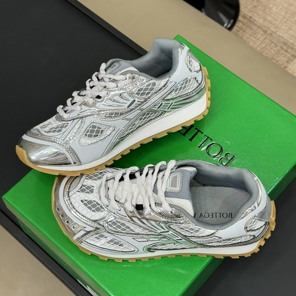 b0tte*a Ven*ta sneaker