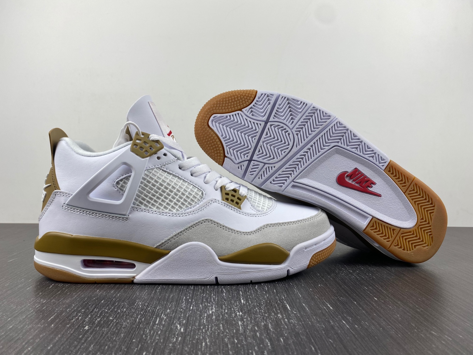 Nike SB x Air Jordan 4 customize