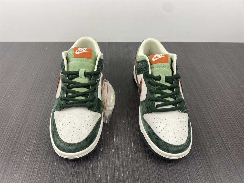 Katsuhiro Otomo x Nike Dunk Low "Steam Boy"