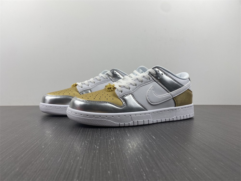 Nike Dunk Low SE 