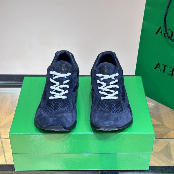 b0tte*a Ven*ta sneaker