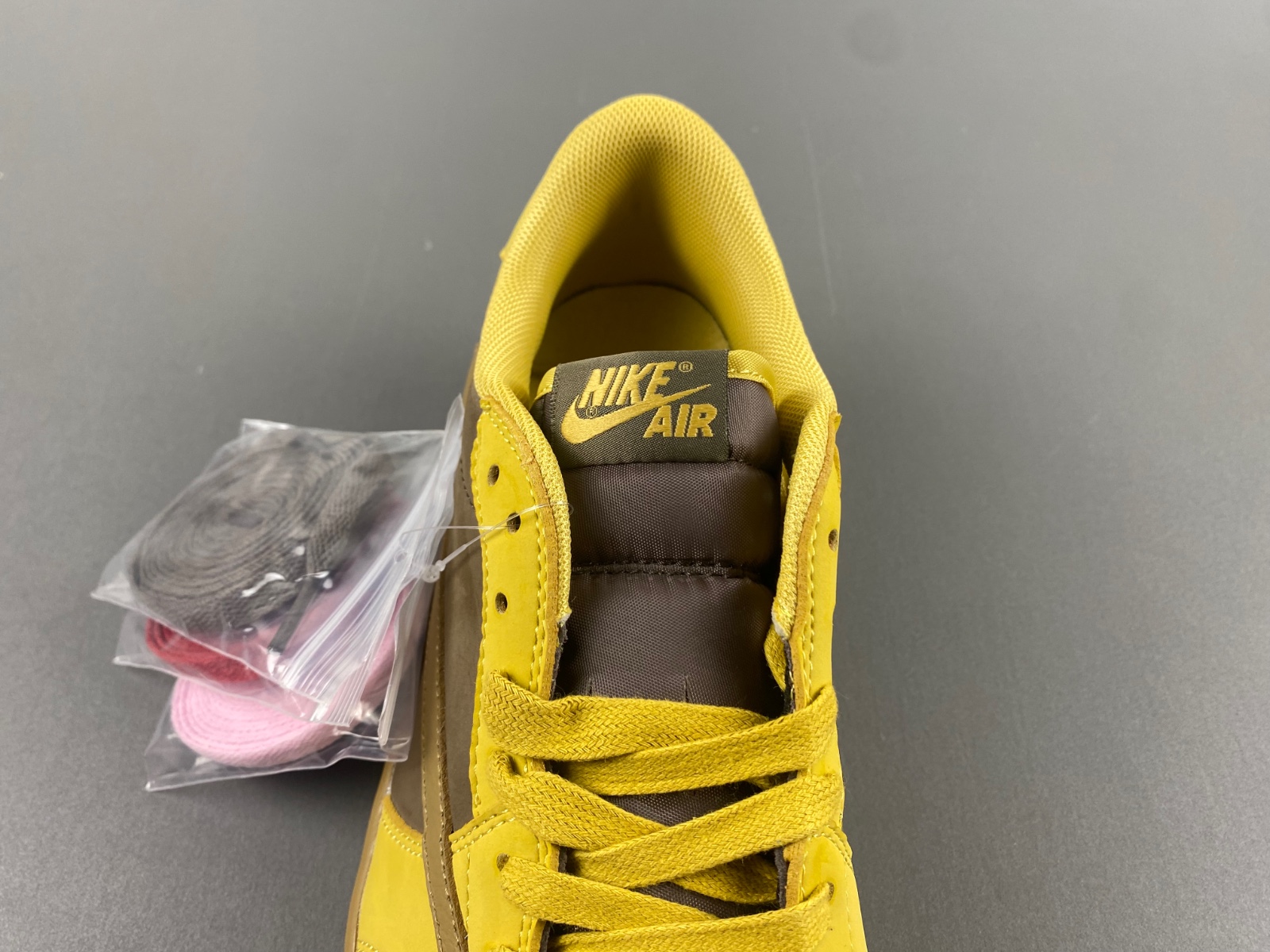 Travis Scott x Air Jordan   DM7866-665