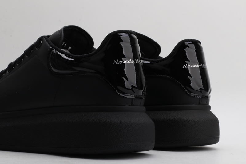 MCQUEEN OVERSIZED SNEAKER