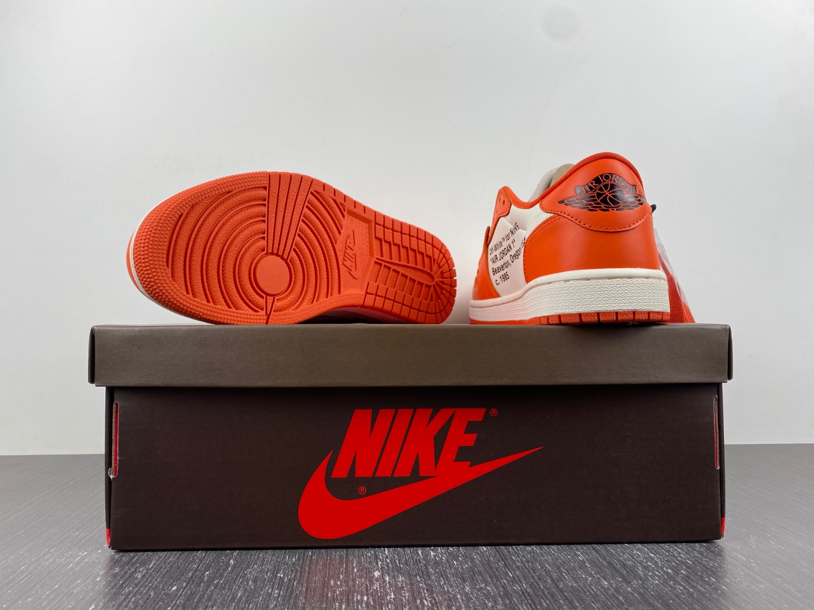OFF-WHITE x Air Jordan 1 customize