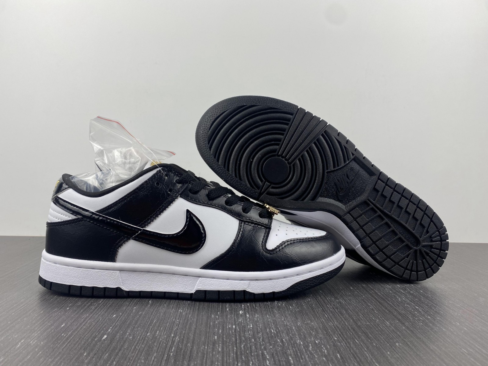 Nike Dunk Low World Champ DR9511-100