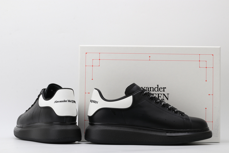MCQUEEN OVERSIZED SNEAKER
