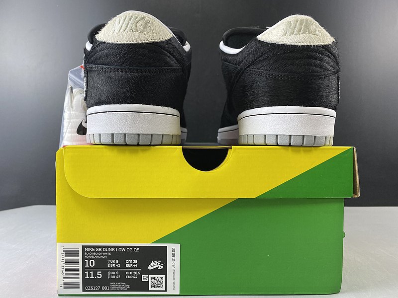 Medicom Toy Nike SB Dunk Low BE@RBRICK CZ5127-001