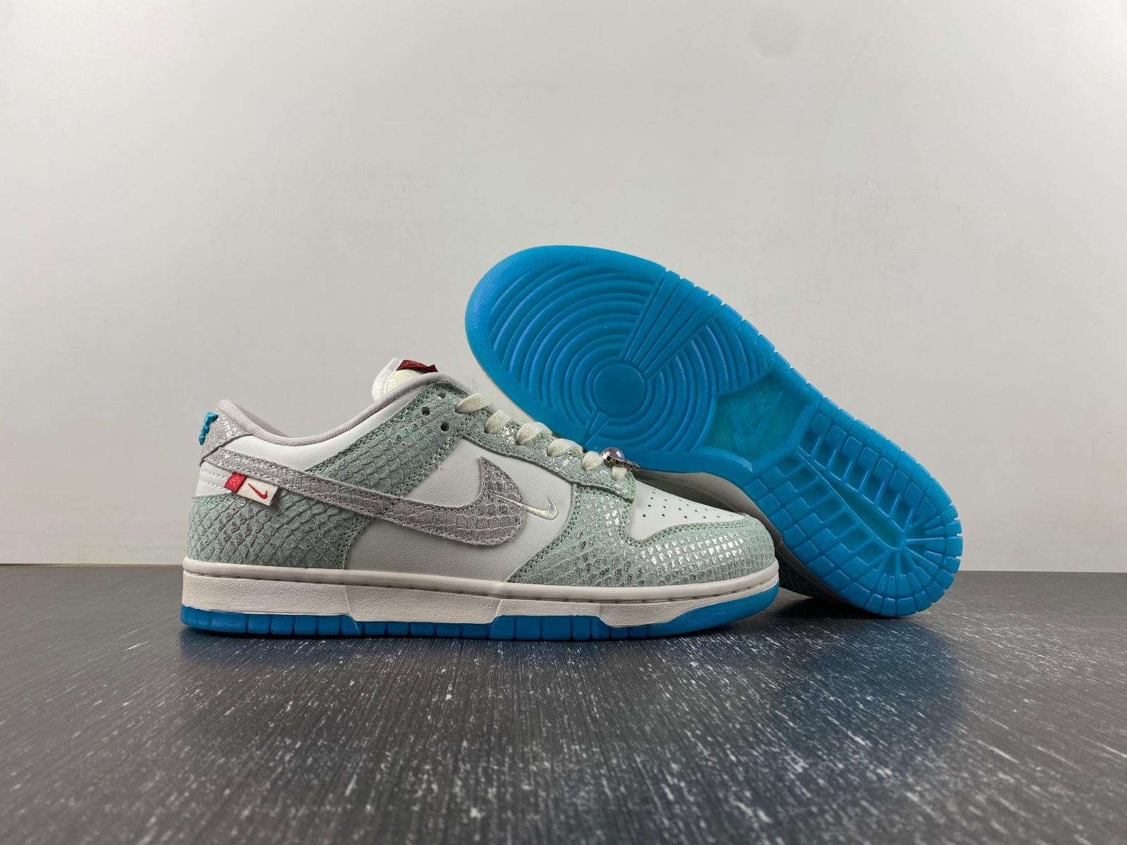 Nike Dunk Low LX 