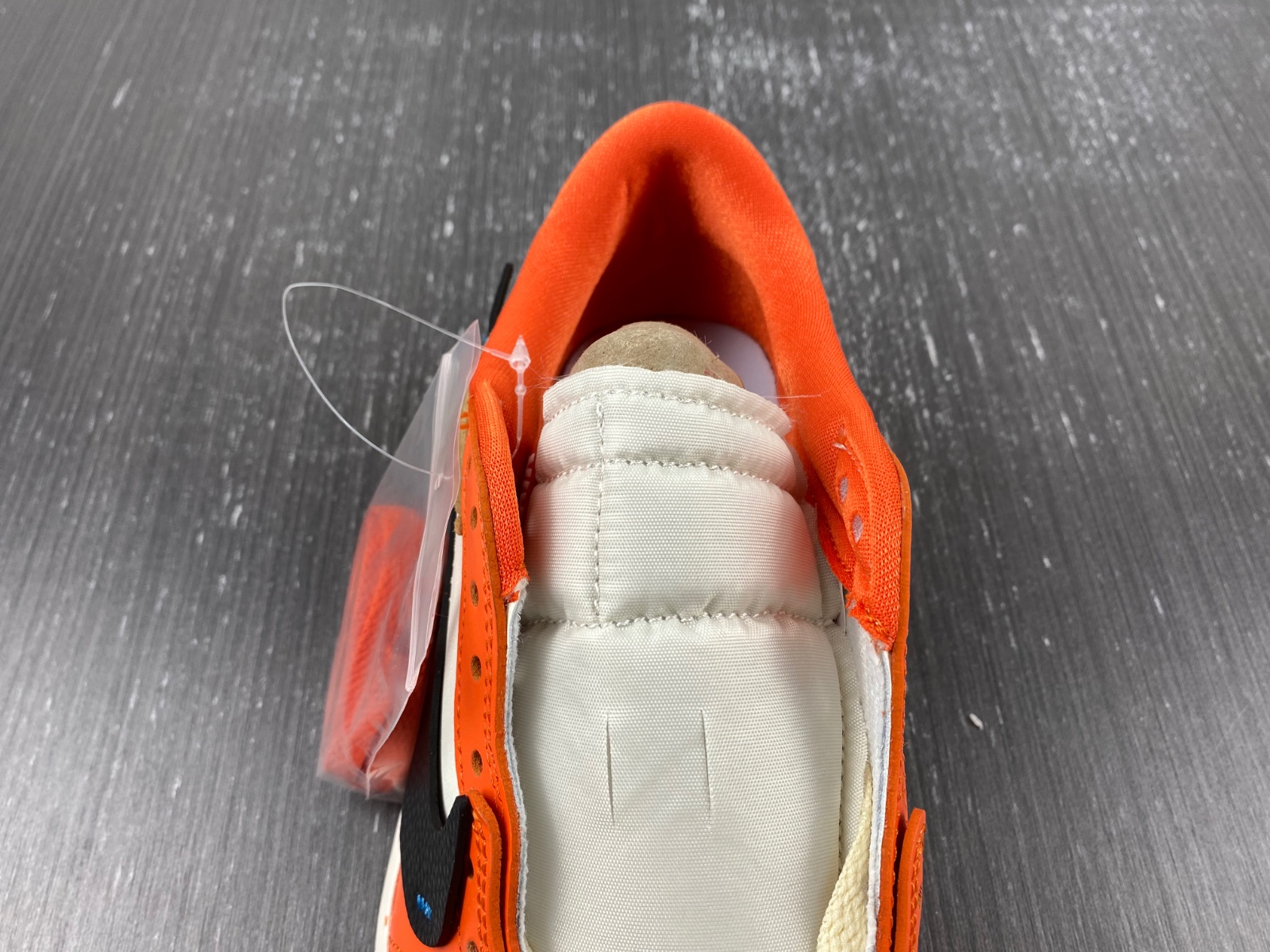 OFF-WHITE x Air Jordan 1 customize