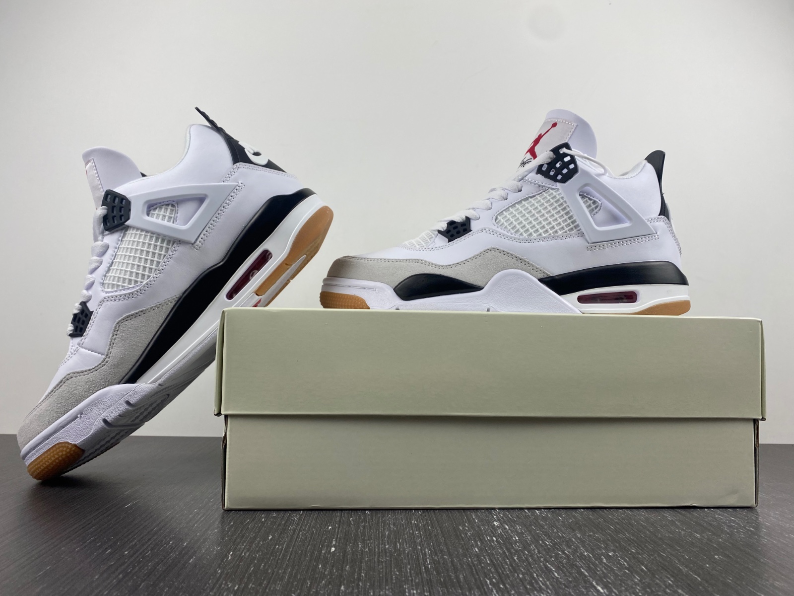 Nike SB x Air Jordan 4 customize