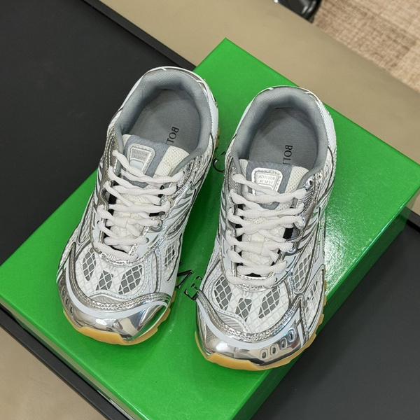 b0tte*a Ven*ta sneaker