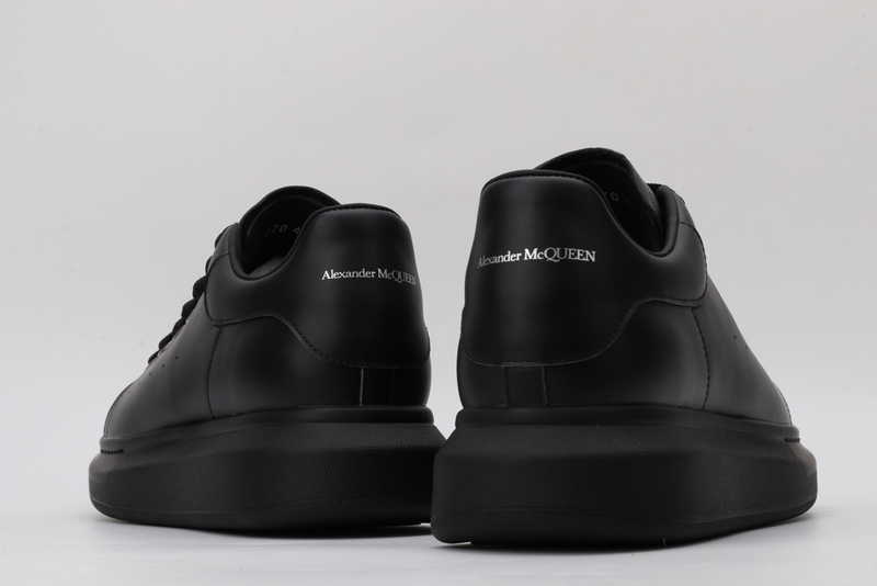 MCQUEEN OVERSIZED SNEAKER