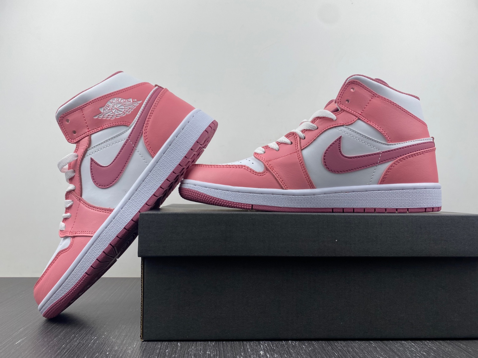 Air Jordan 1 Mid GS 