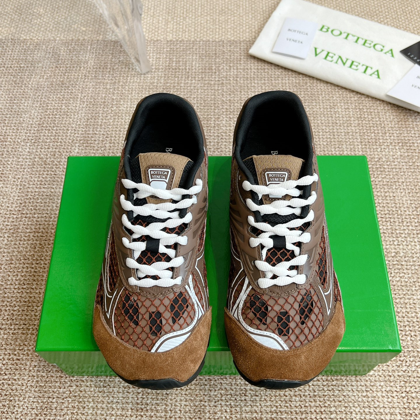 b0tte*a Ven*ta sneaker