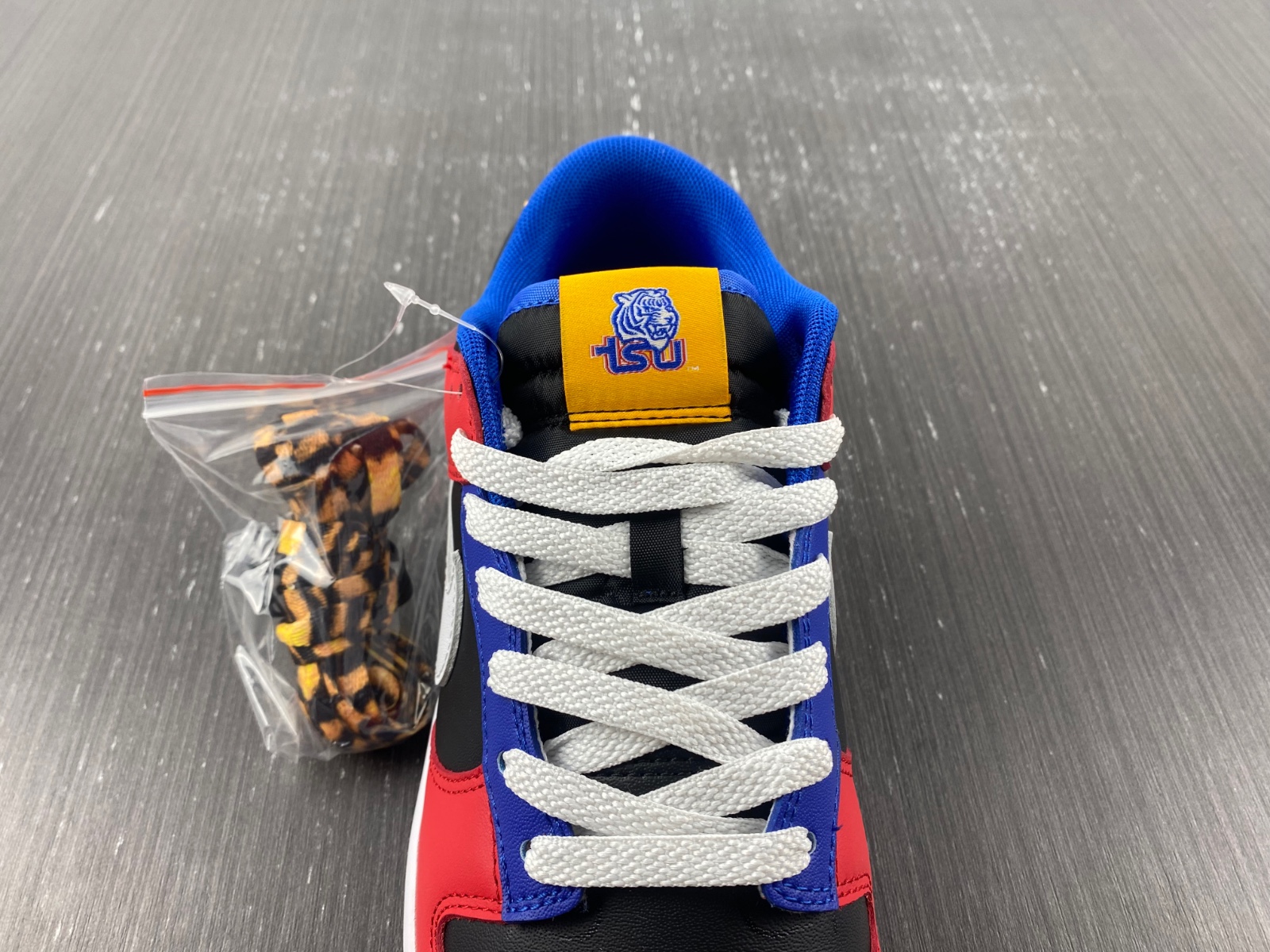 Nike Dunk Low TSU DR6190-100