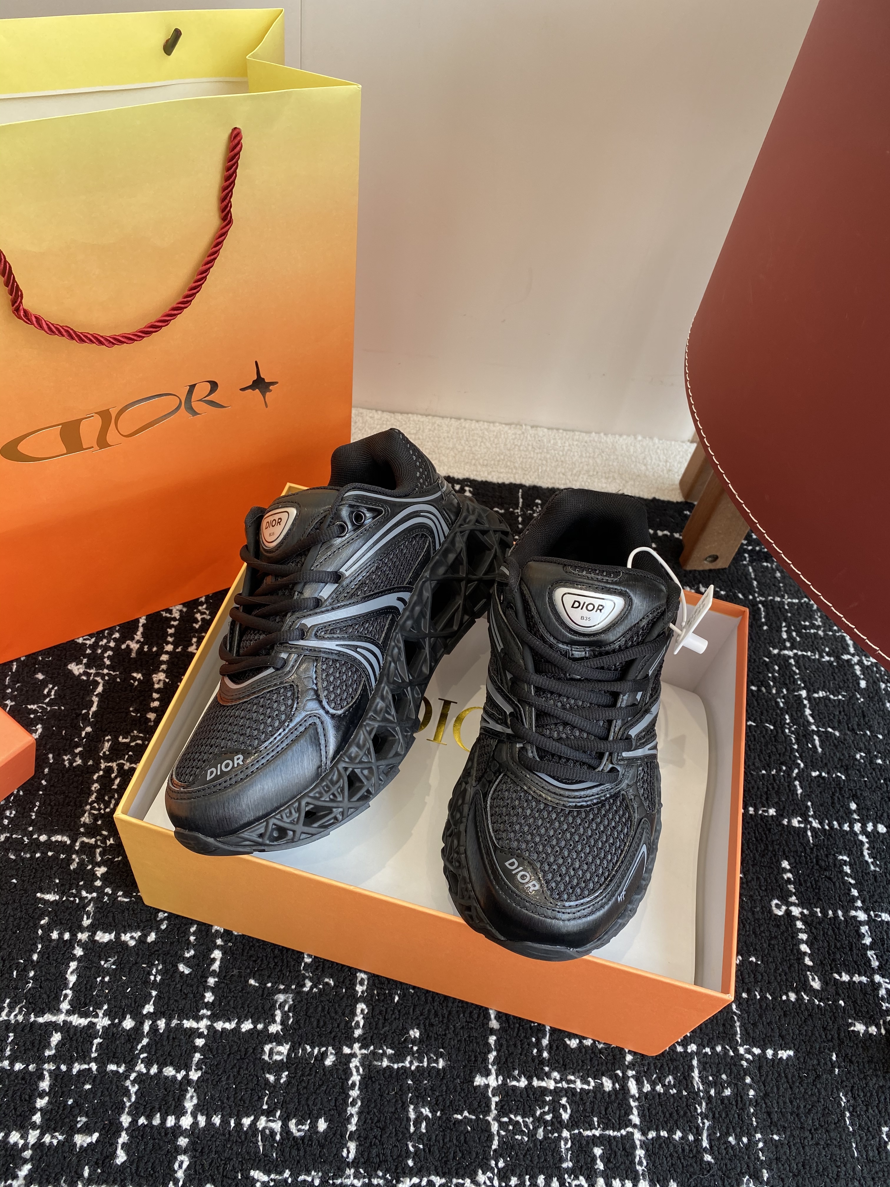 DIOR B35 SNEAKER