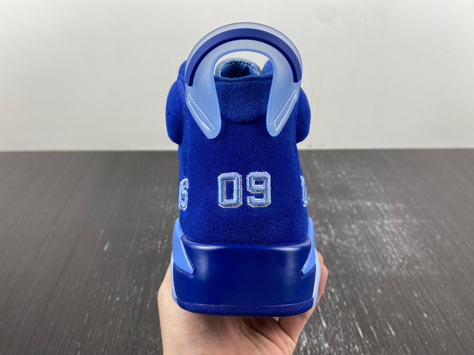 Nike Air Jordan 6 UNC Tar Heels Six Championships PE