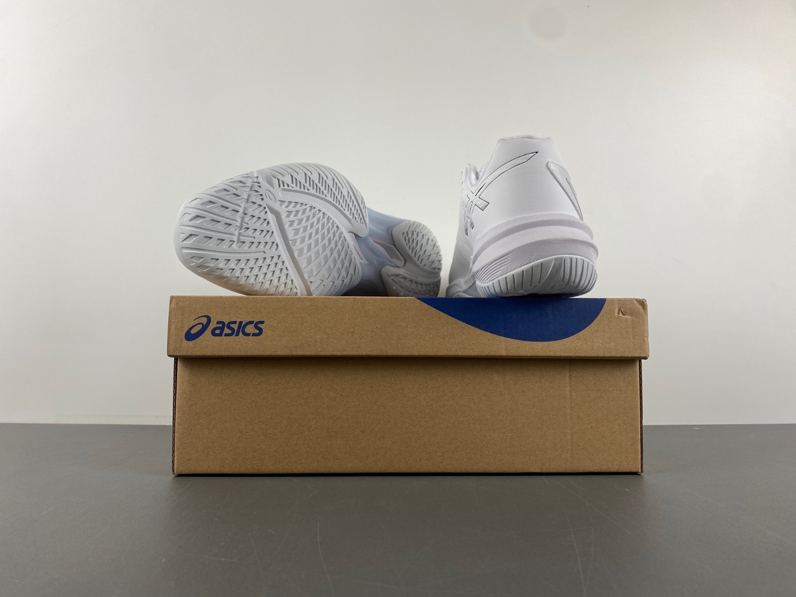 ASICS sneaker