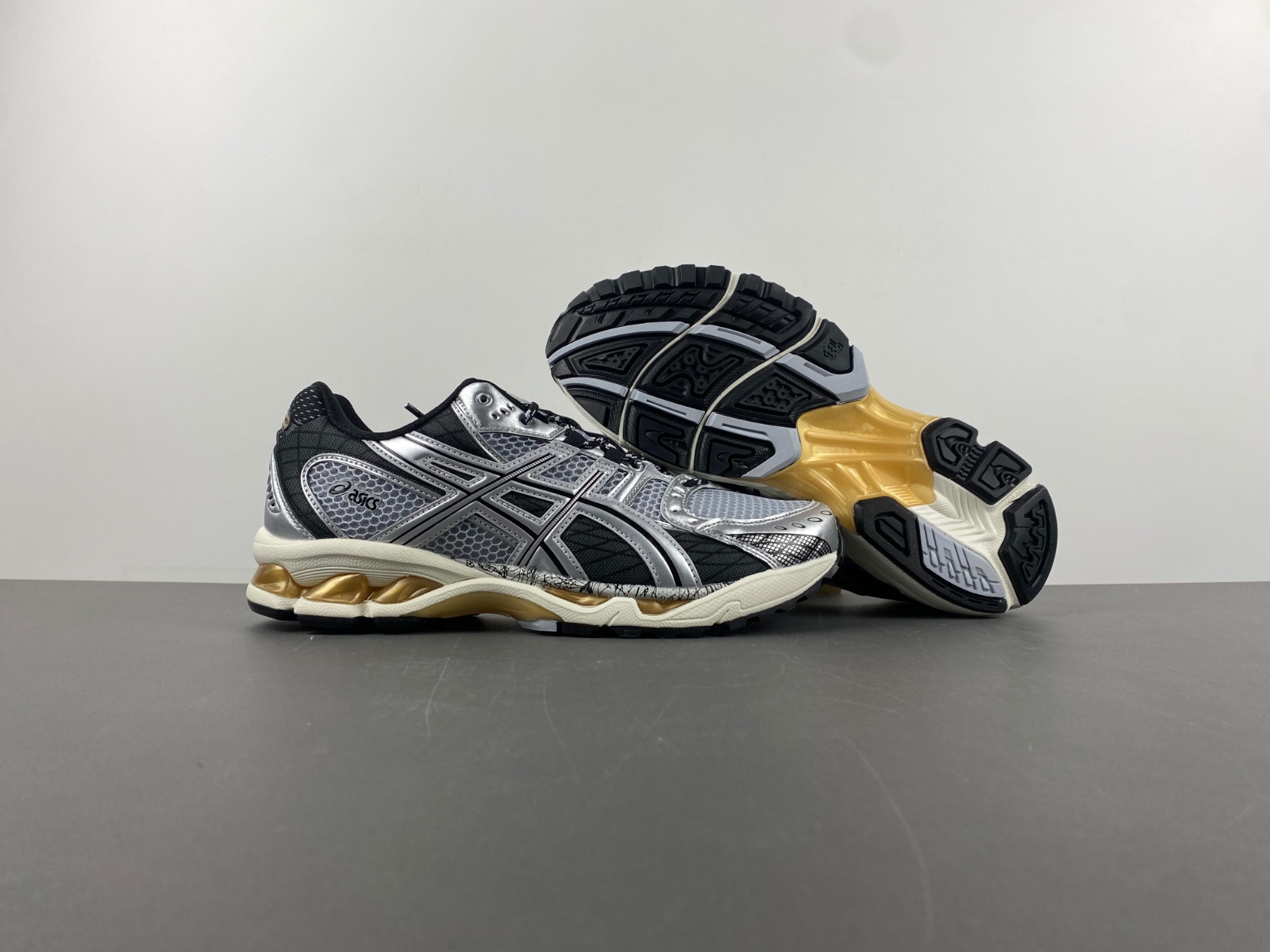 ASICS sneaker
