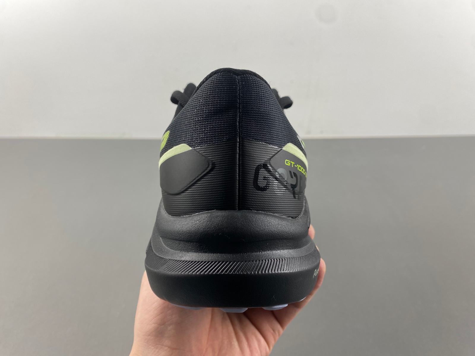 ASICS sneaker