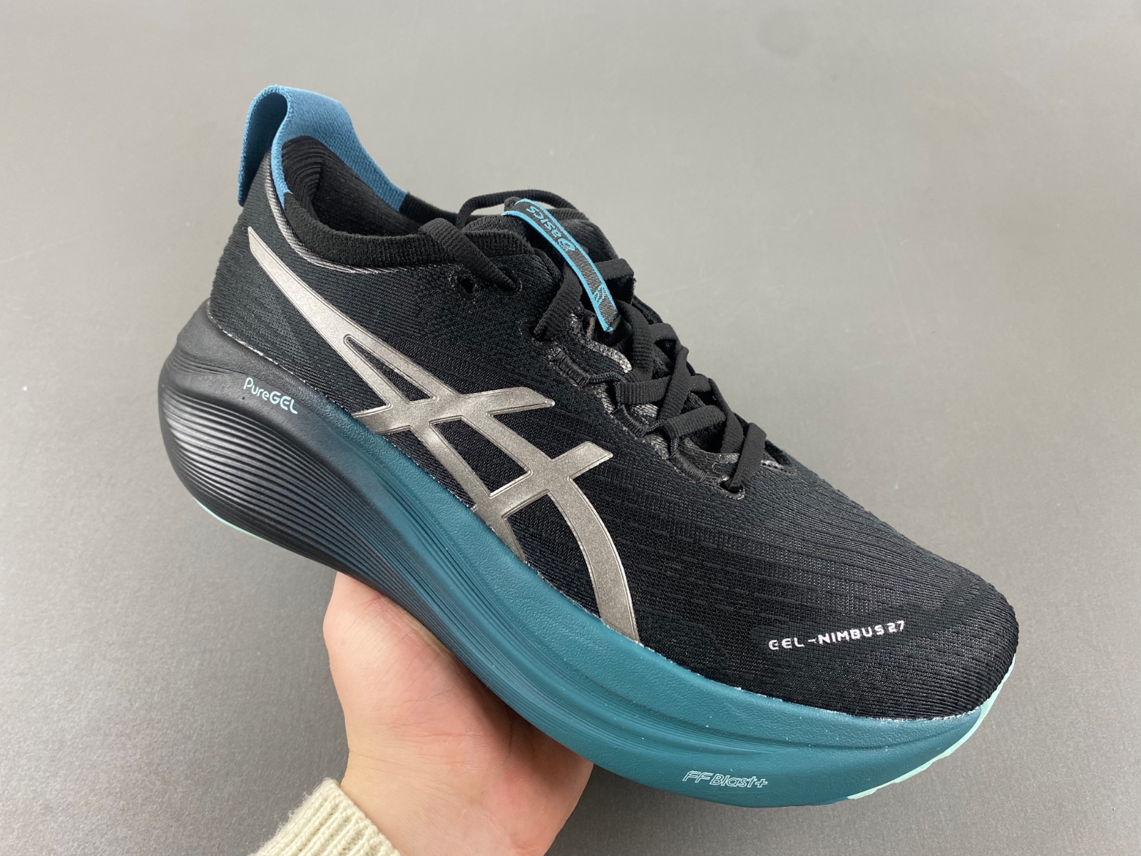 ASICS sneaker