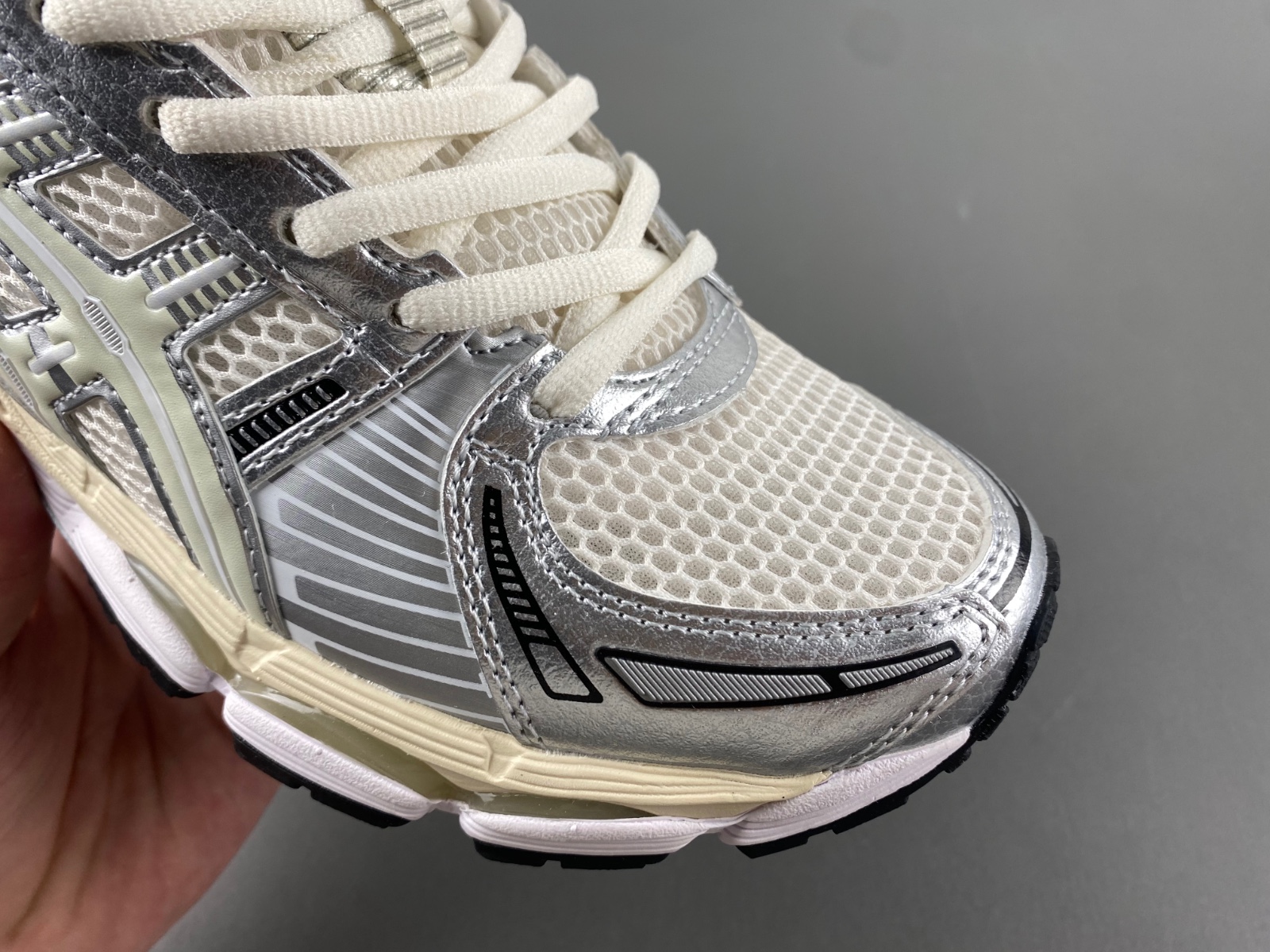 ASICS sneaker