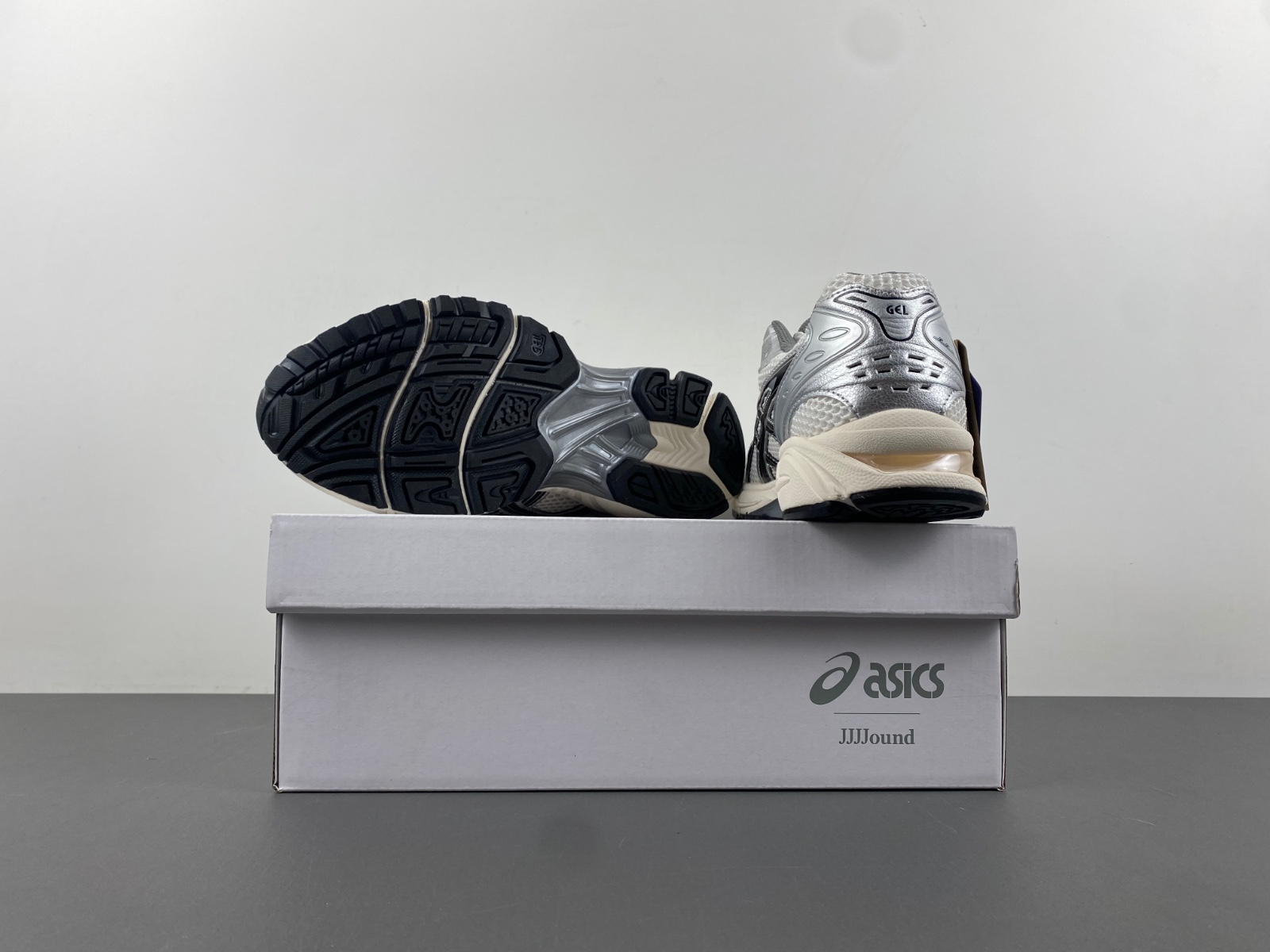 ASICS sneaker