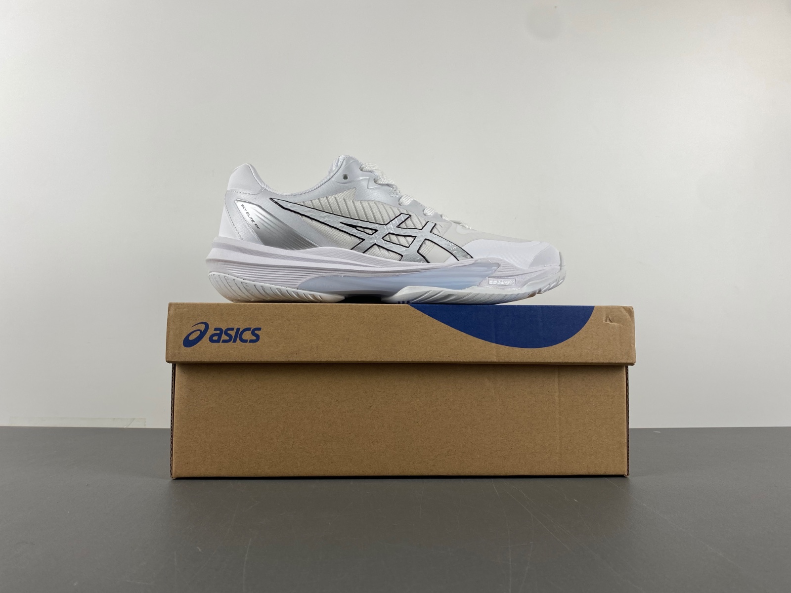 ASICS sneaker