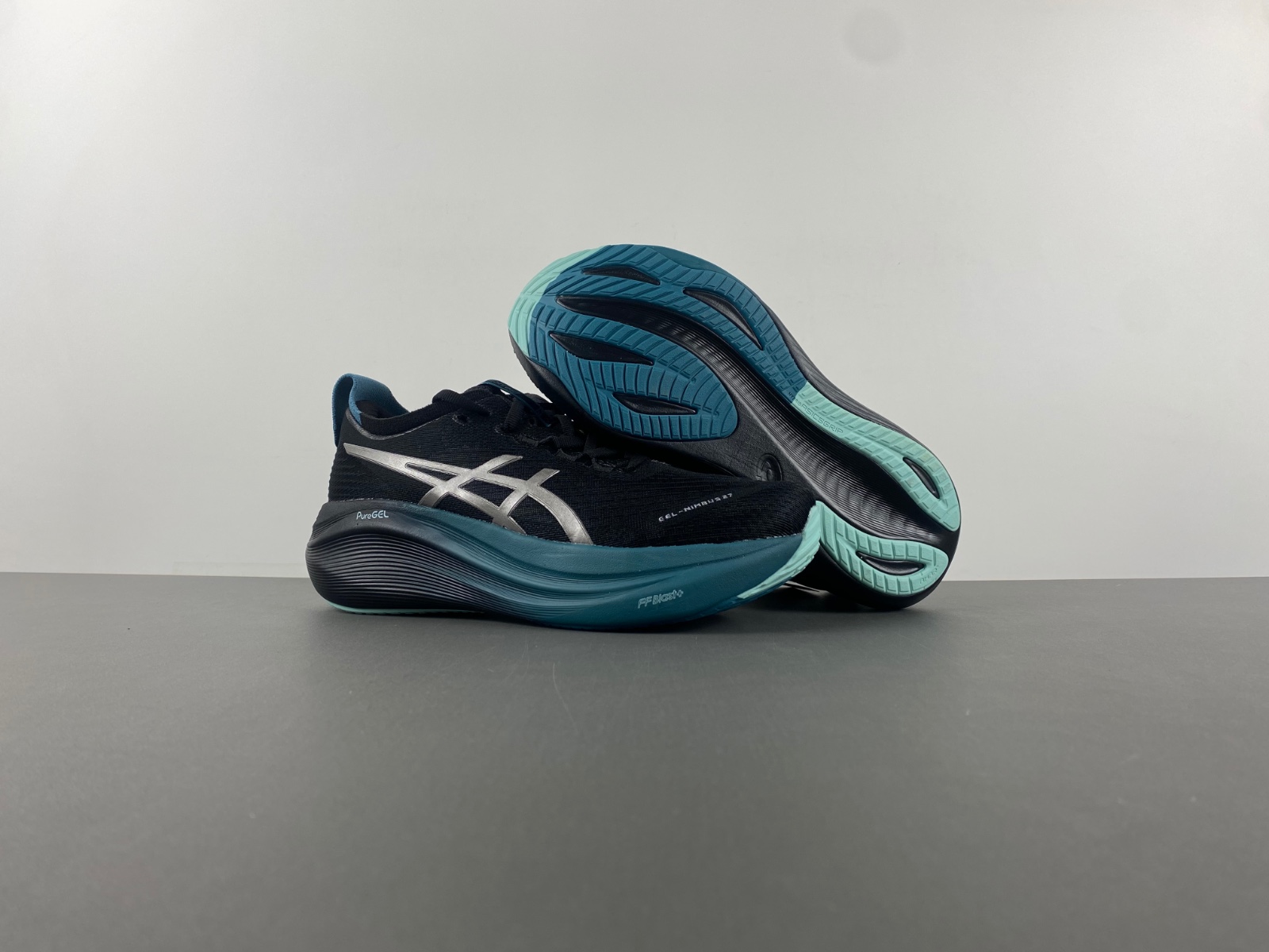 ASICS sneaker