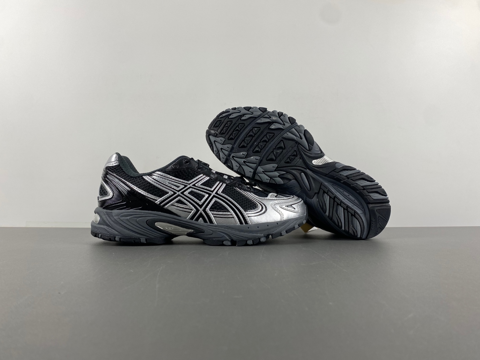 ASICS sneaker